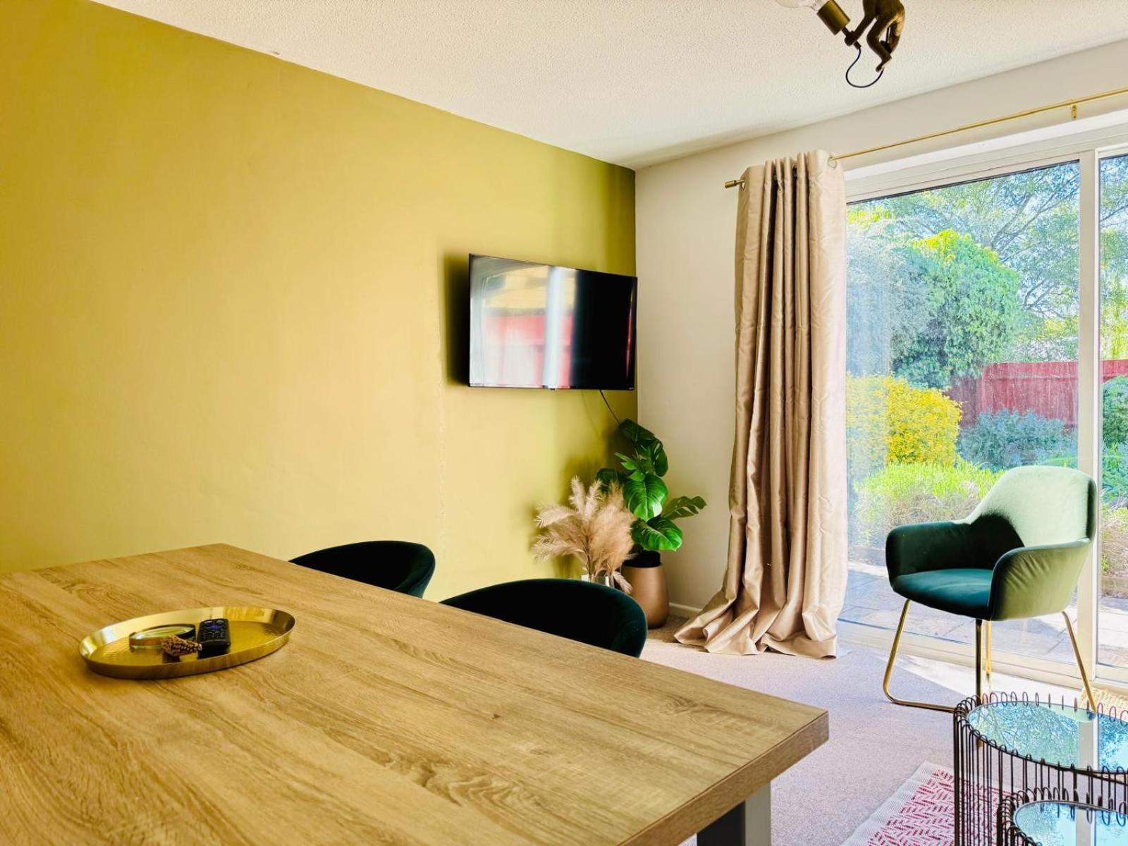 2 Bed House, Sleeps 6, Dog Friendly, Close To A14 M11, With Garden & Parking Long Stay Work Contractor Leisure, Jade Cambridge  Ngoại thất bức ảnh