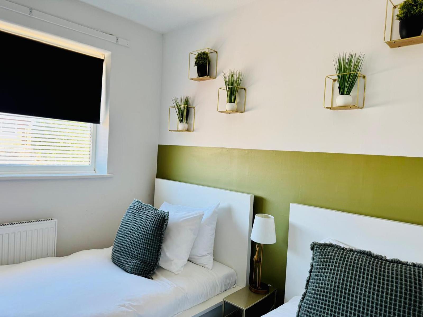 2 Bed House, Sleeps 6, Dog Friendly, Close To A14 M11, With Garden & Parking Long Stay Work Contractor Leisure, Jade Cambridge  Ngoại thất bức ảnh