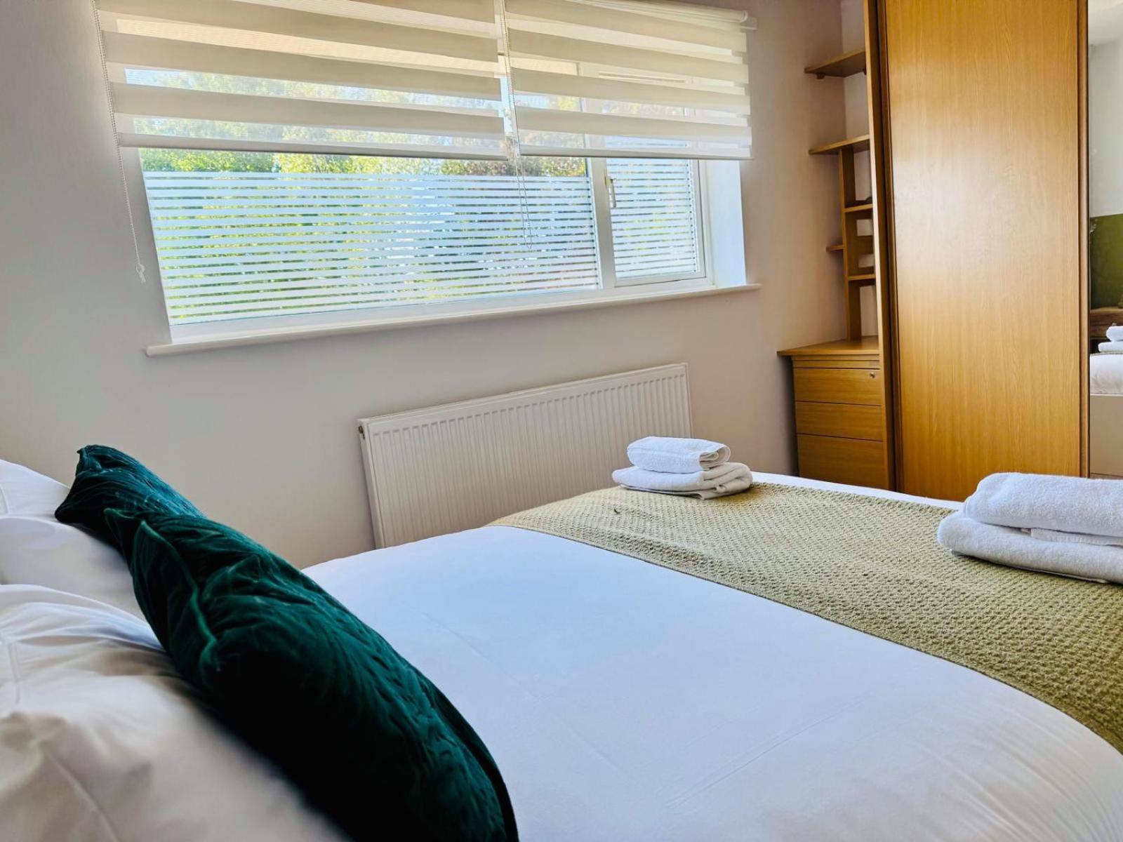 2 Bed House, Sleeps 6, Dog Friendly, Close To A14 M11, With Garden & Parking Long Stay Work Contractor Leisure, Jade Cambridge  Ngoại thất bức ảnh