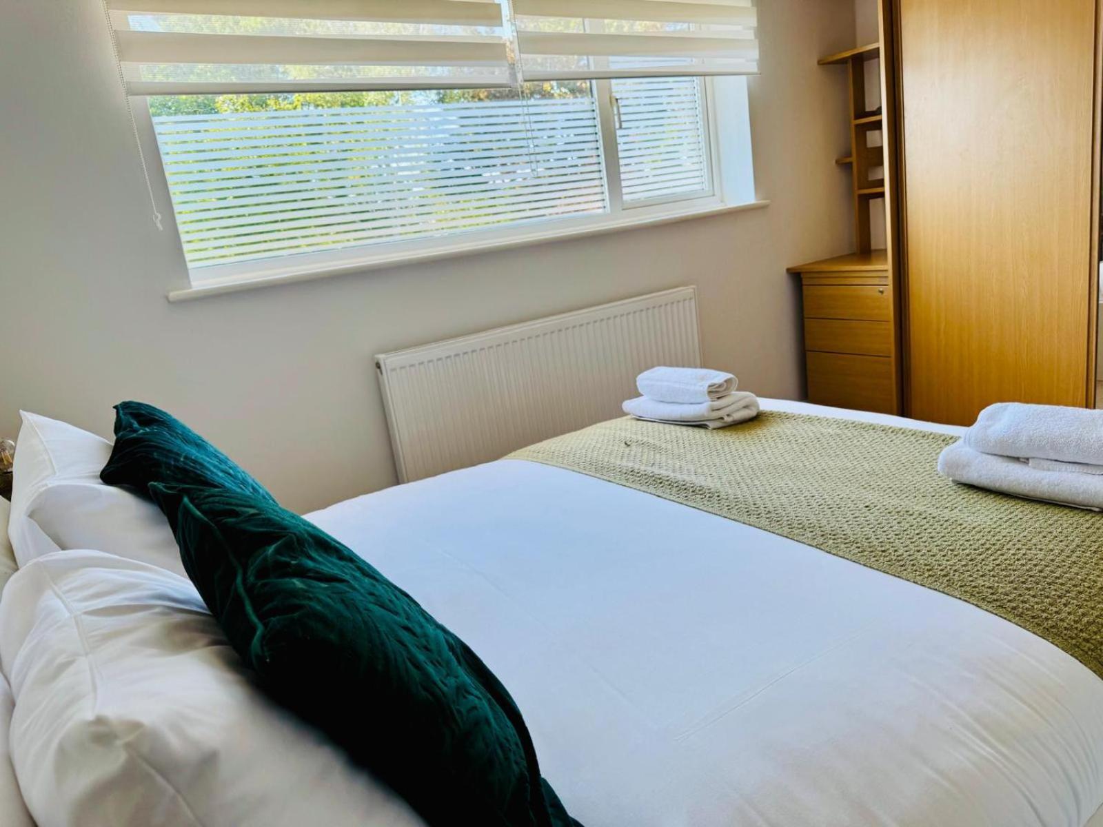 2 Bed House, Sleeps 6, Dog Friendly, Close To A14 M11, With Garden & Parking Long Stay Work Contractor Leisure, Jade Cambridge  Ngoại thất bức ảnh